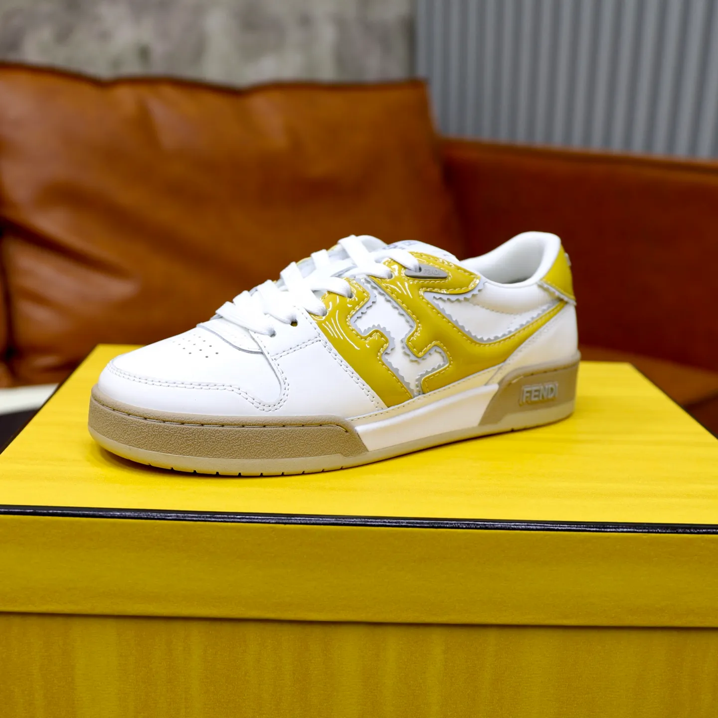 Ex-factory price: 640🔥Couple model (top original order) Brand: FENDI Size: 35-44 (customized for men 38 and 45) Grade: original order quality High version Material: Imported original cowhide stitching ➕ High-quality and comfortable lining Original TPU lightweight anti-slip outsole Style category: Travel fashion casual shoes Versatile trend